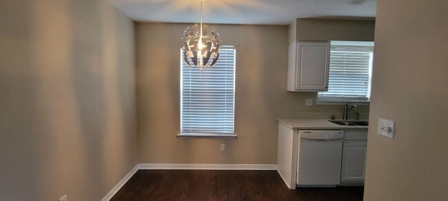 Building Photo - 3 bedroom/2 bath in Palm Grove