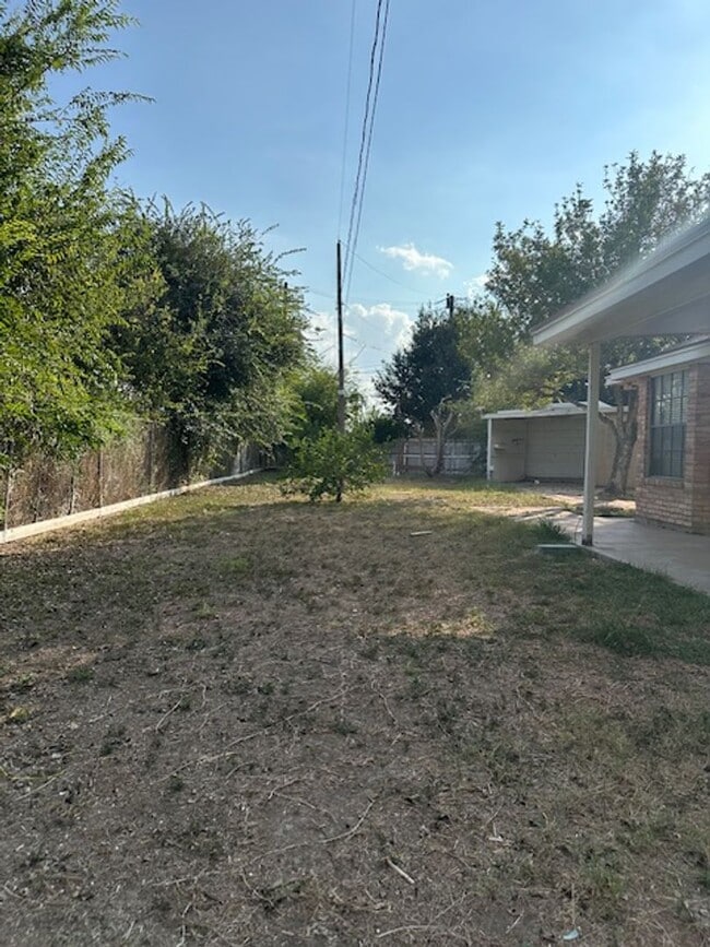 Building Photo - 2310 Hackberry Ave