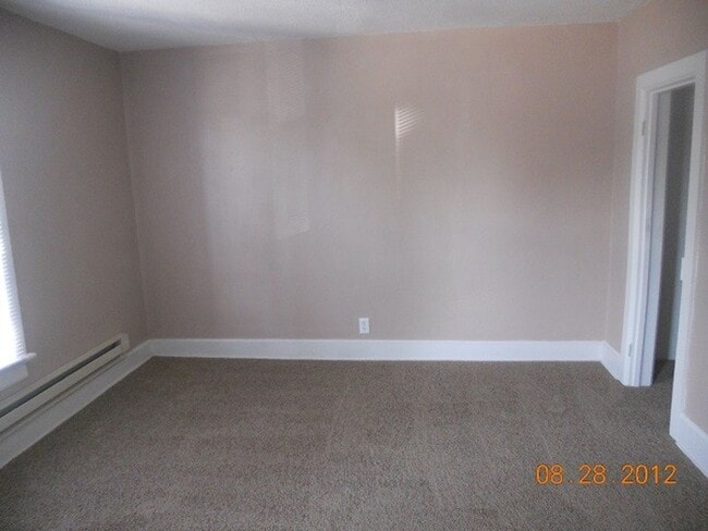 Building Photo - 417 Crooks Ave