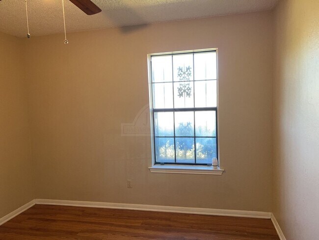 Building Photo - 3808 Peaks Dr