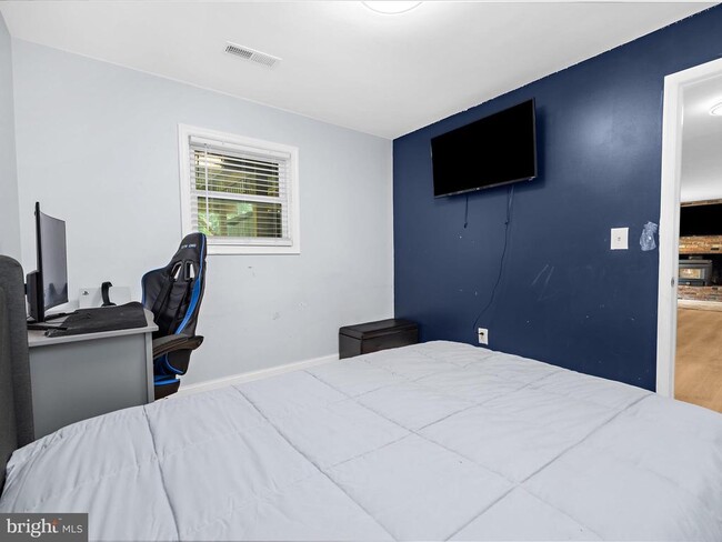 Building Photo - 1215 Holmewood Dr