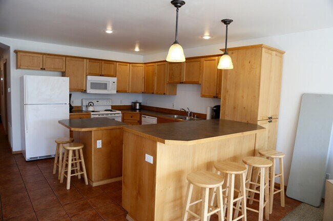 Building Photo - 315 E Main St