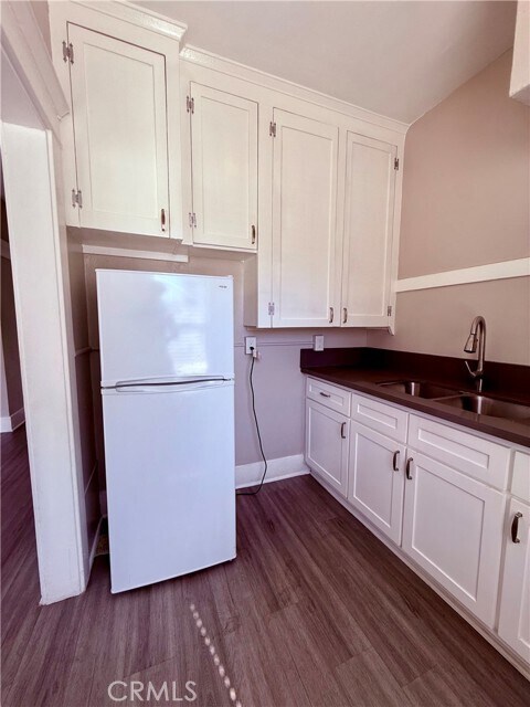 Building Photo - 406 Linden Ave