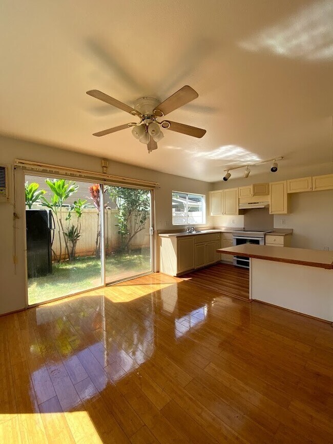 Building Photo - Desirable Lombard Way in Ewa, 3 Bed 2.5 Bath w/ 2 Car garage, Newer unit, Pet Negotiable