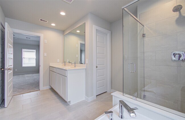 Building Photo - 15723 Telge Rd