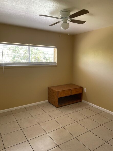 Second Bedroom - 140 Minna Ln