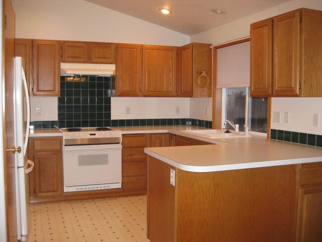 Building Photo - Beautiful 3 Bedroom 2 Bath Located in SW Corvallis!
