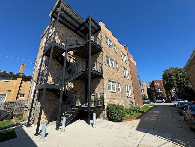 Building Photo - 4827 Elm St