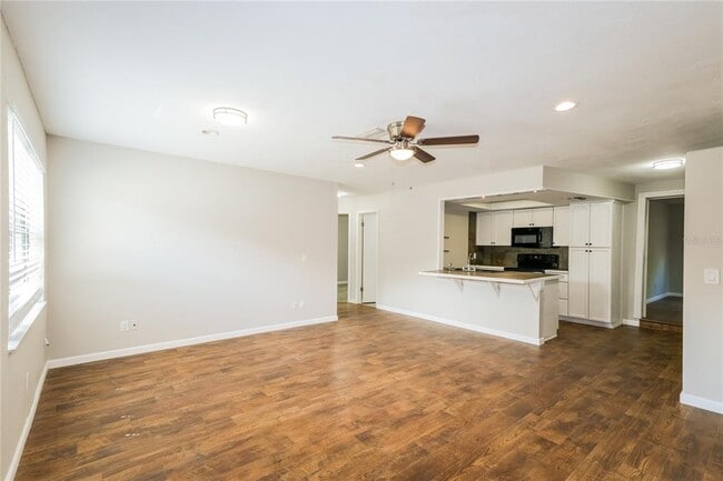 Building Photo - 9933 Lake Dr
