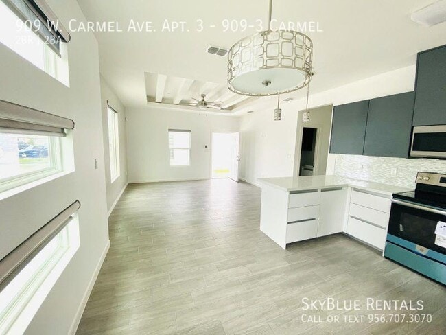 Building Photo - 909 W Carmel Ave