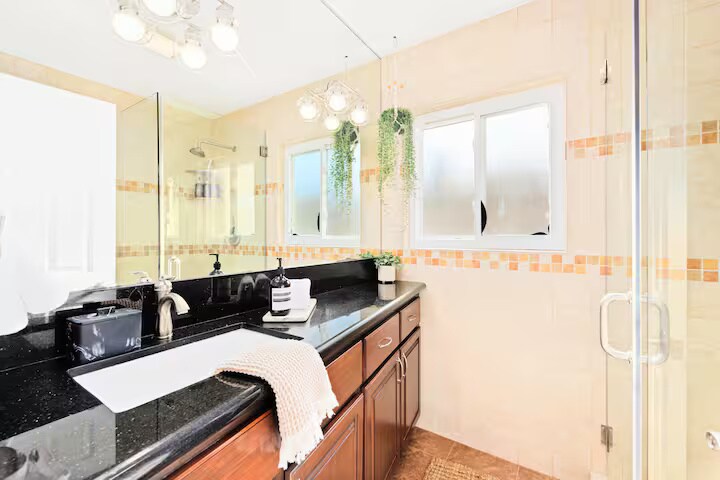 Building Photo - 14225 Mango Dr