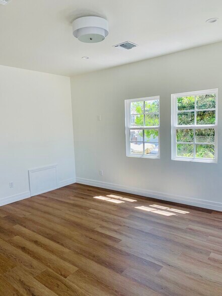 Bedroom - 619 N Windsor Blvd