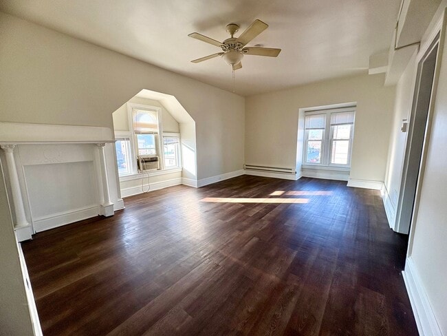 Building Photo - 1369 W Market St