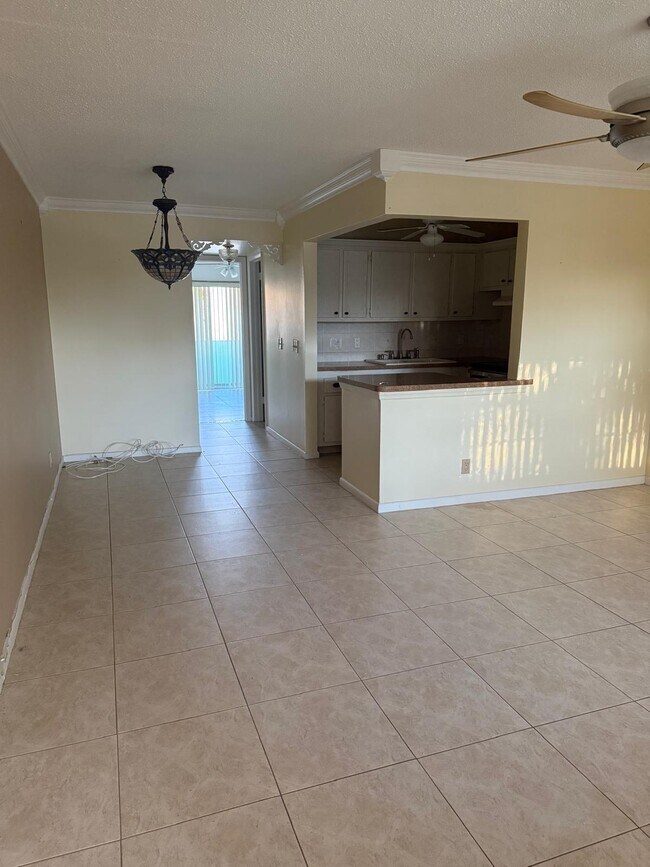 Building Photo - 42 Canterbury E