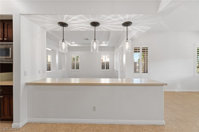 Building Photo - 11283 La Madre Ridge Dr
