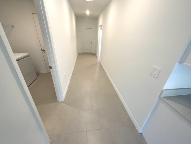 Building Photo - 11961 Savanna Lks Blvd