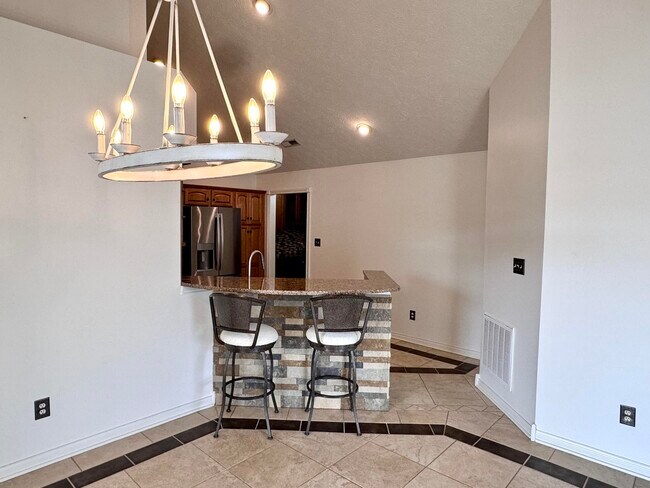 Building Photo - 433 Deer Lake Pl