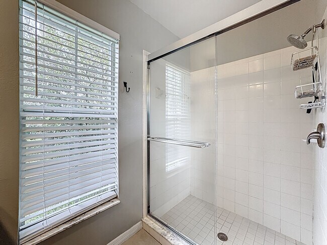 Building Photo - Discover your peaceful retreat in Wekiwa Woods!