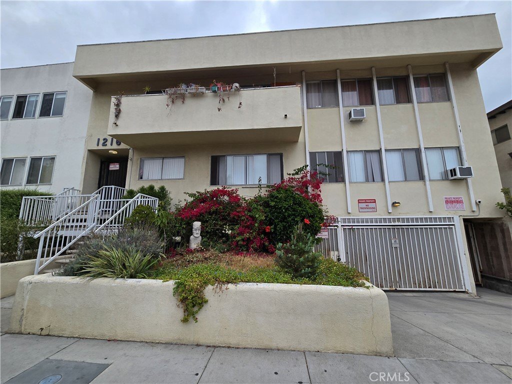 Building Photo - 1216 N Formosa Ave
