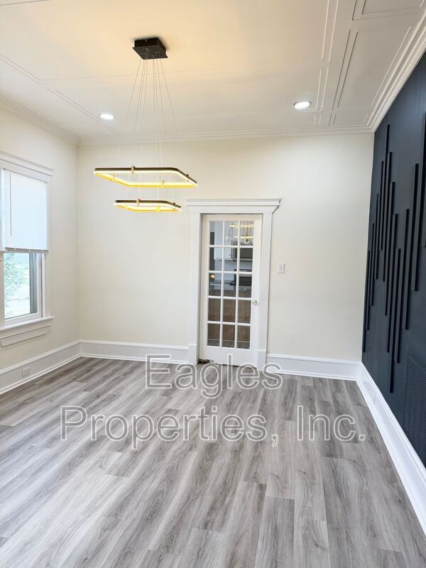 Building Photo - 512 N Pineview Ave