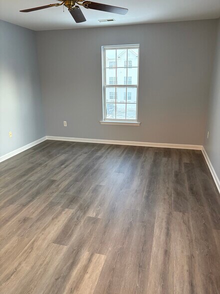 Building Photo - 2010 Starlight Ln