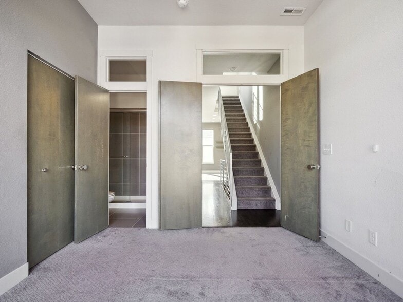 Building Photo - 1030 W 37th Ave