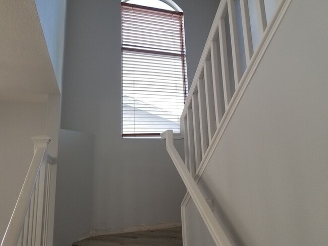 Building Photo - Nicely Renovated Home in Gated Community -...