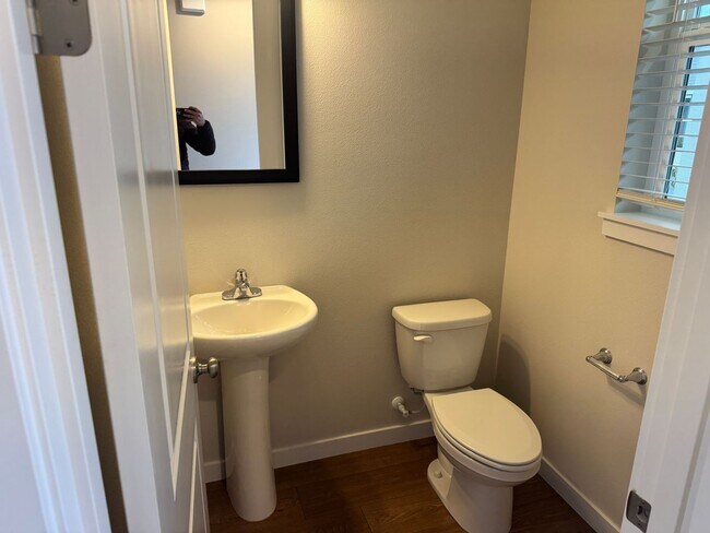 Building Photo - Spacious 3 Bedroom – Move-In Ready Brand n...