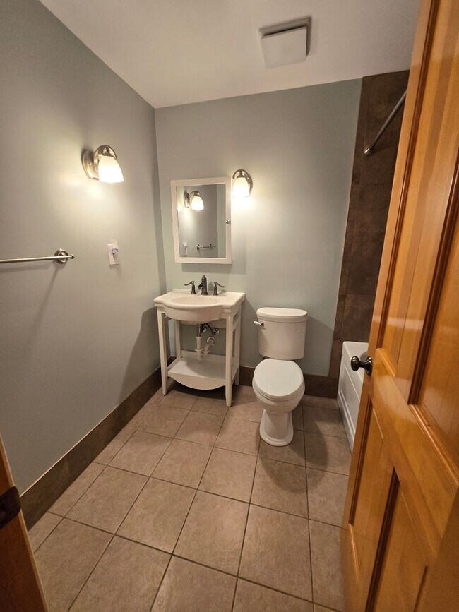 Building Photo - Beautiful Big Home in Huntingtown