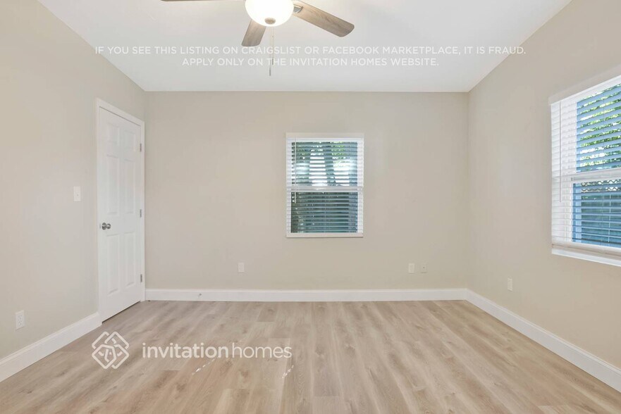 Building Photo - 6044 Yucatan Dr