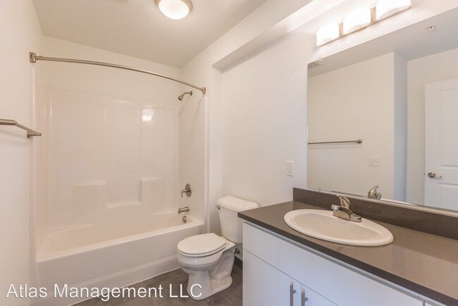 Building Photo - 4975 NE 14th Pl