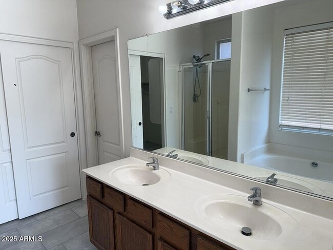 Building Photo - 20915 E Via Del Rancho Rd