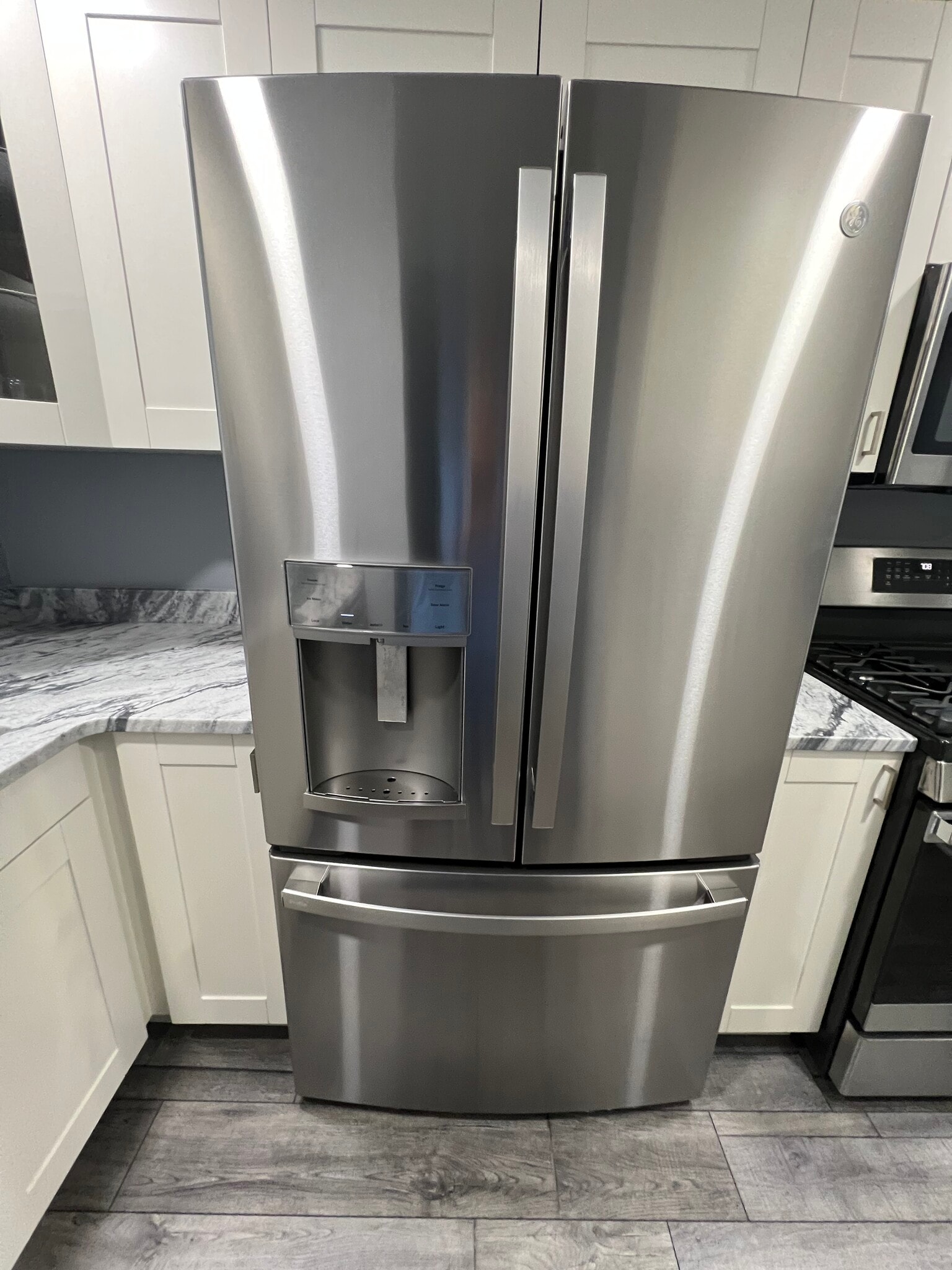 Ice maker - 1157 S Prairie St