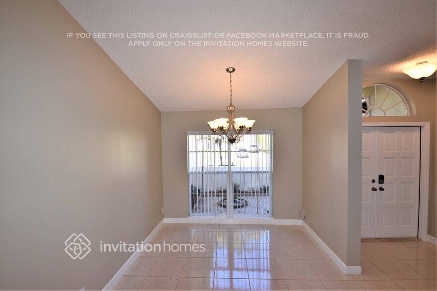 Building Photo - 9568 E Lake Dr