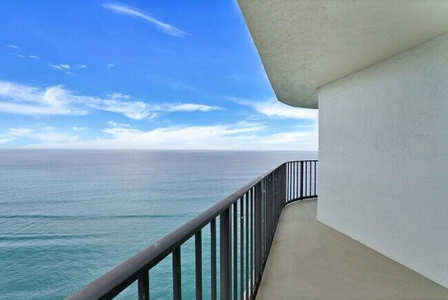 Building Photo - 5420 N Ocean Dr