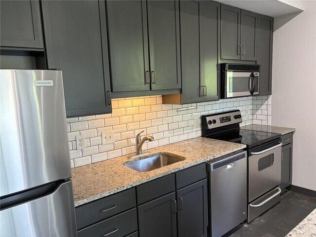 Building Photo - 620 Glen Iris Dr NE