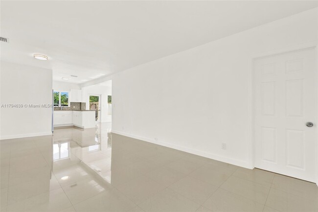 Building Photo - 6450 SW 28th St