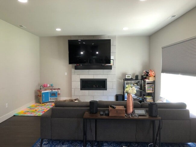 Building Photo - Majestic Home at Silver Peak Estates with 5 Bed and 3 Bath