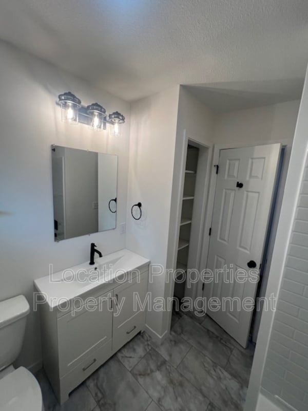 Building Photo - 1934 Emerald Dr