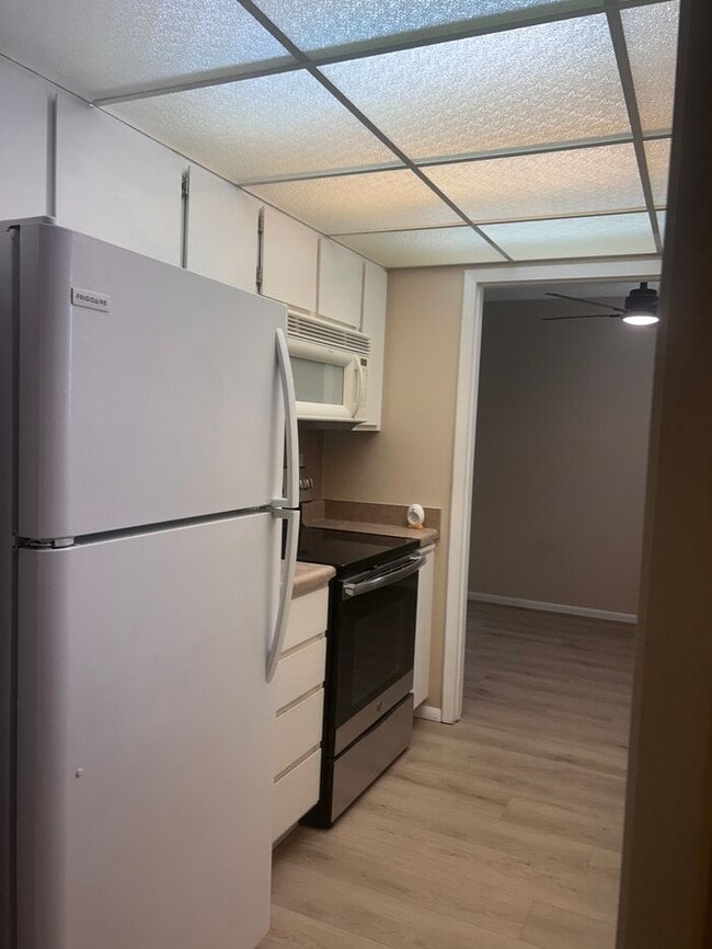 Building Photo - 13720 N 98th Ave