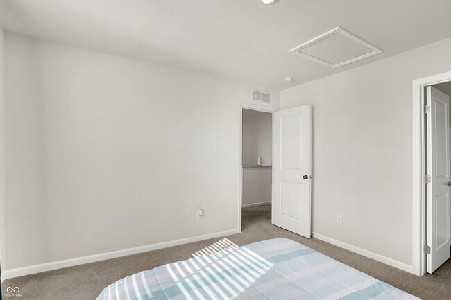 Building Photo - 910 Red Hls Ct