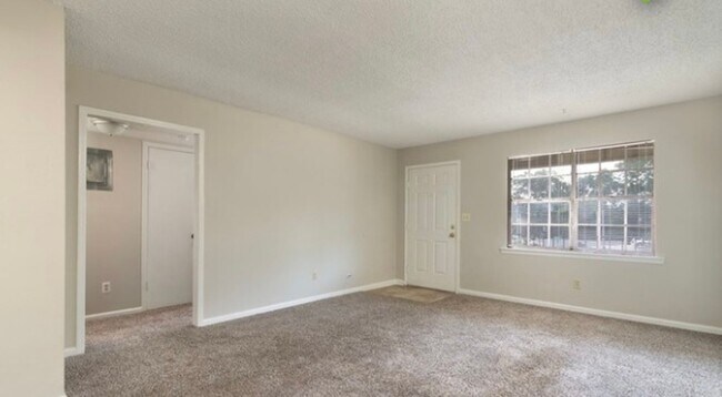 Building Photo - 632 E 33rd St