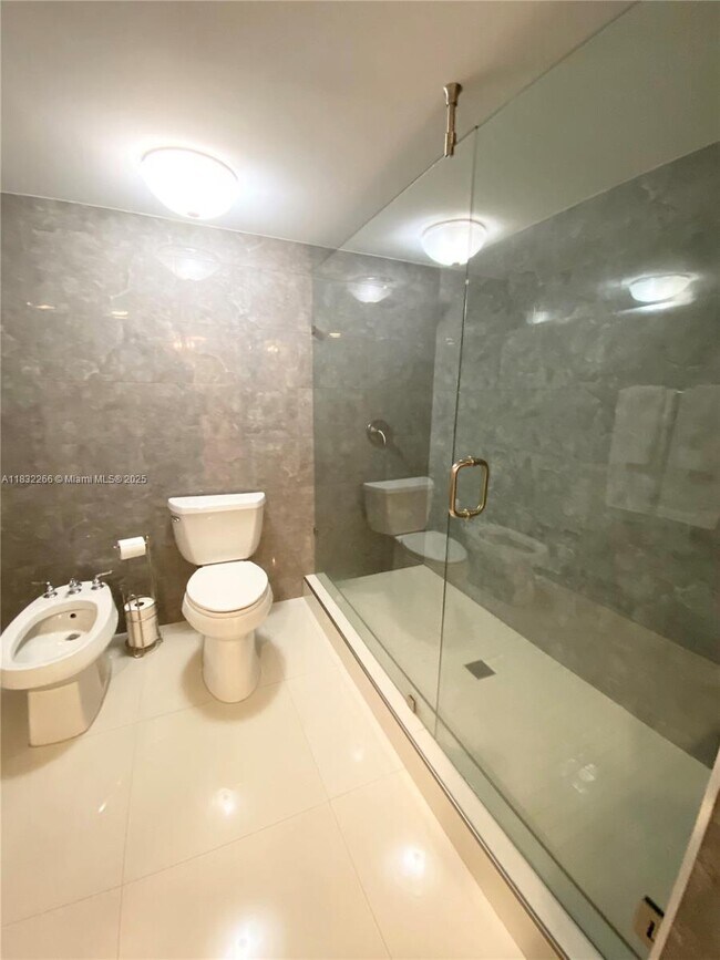 Building Photo - 5415 Collins Ave