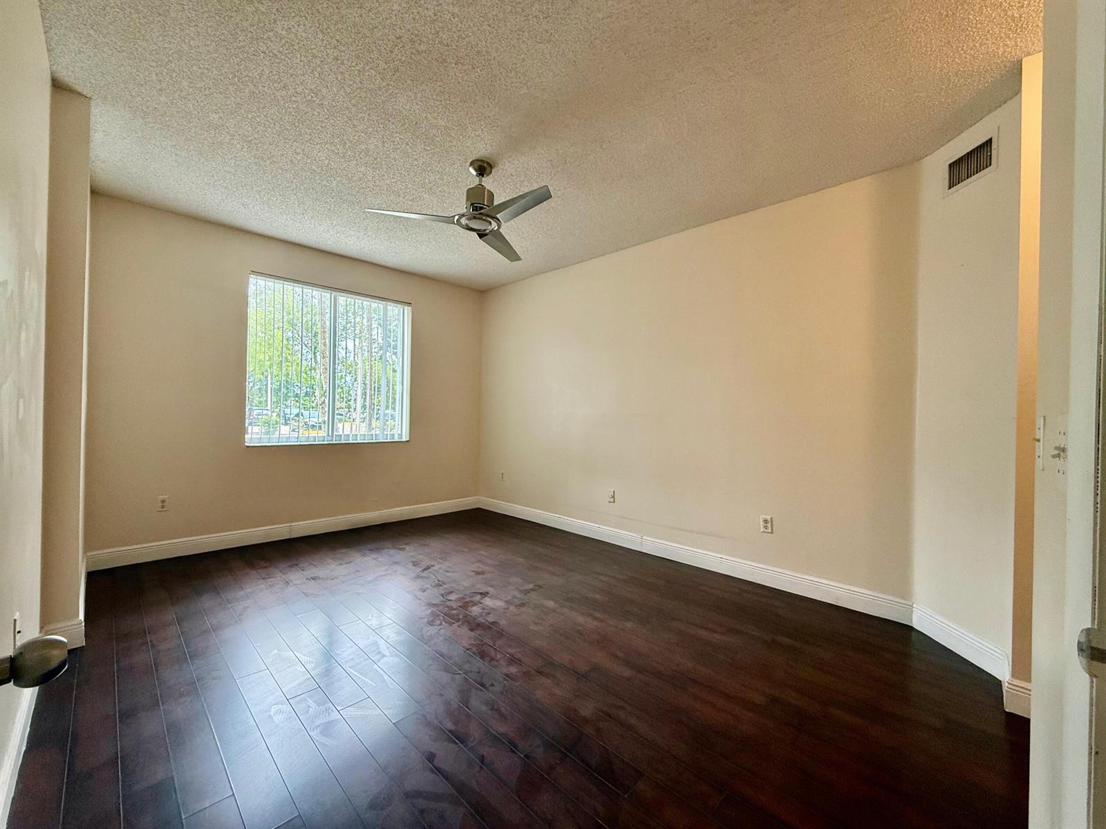 Building Photo - 6928 SW 39th St