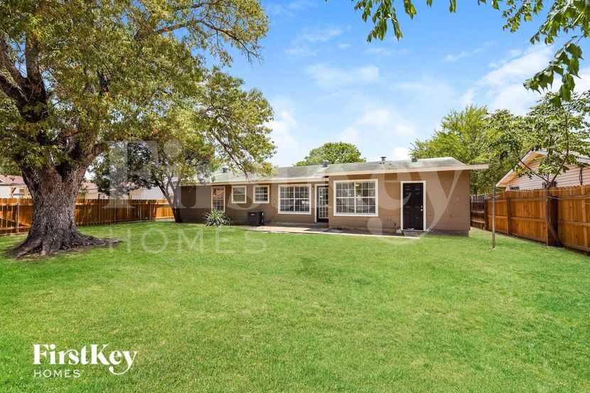 Building Photo - 523 Pinehurst Blvd