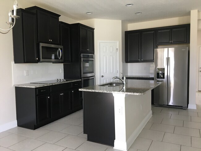 Building Photo - 2510 Sanderling St