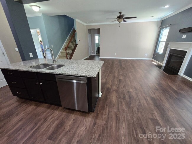 Building Photo - 2202 Laurens Dr