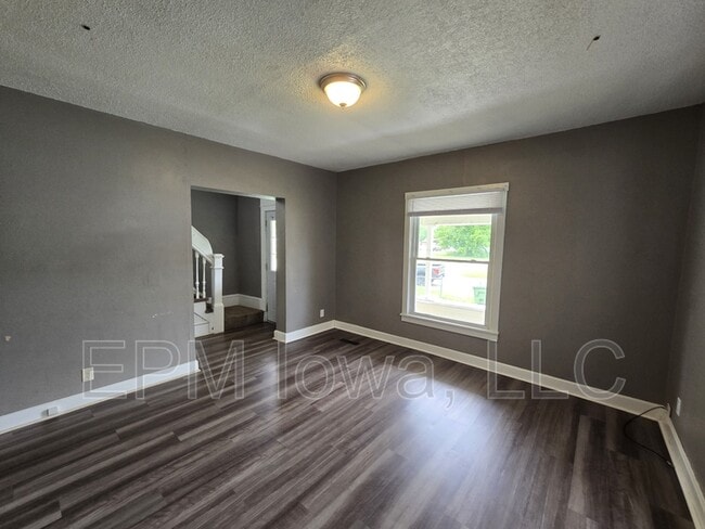 Building Photo - 514 Logan Ave