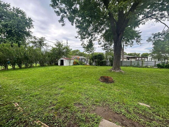 Building Photo - 385 Briarwood Dr