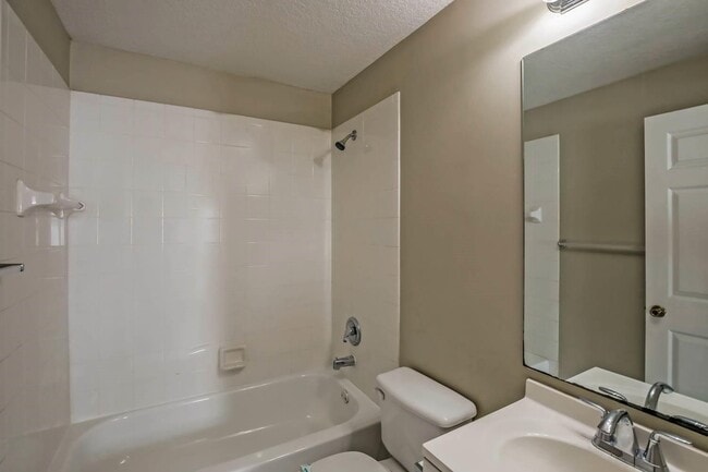 Building Photo - 964 Summit Lake Dr
